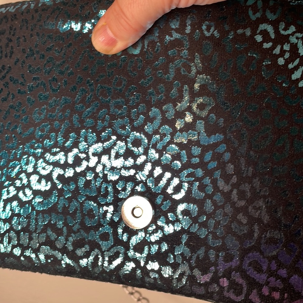 Betsey Johnson convertible Clutch in metallic teal print, pyramidal studs EUC - Picture 6 of 7